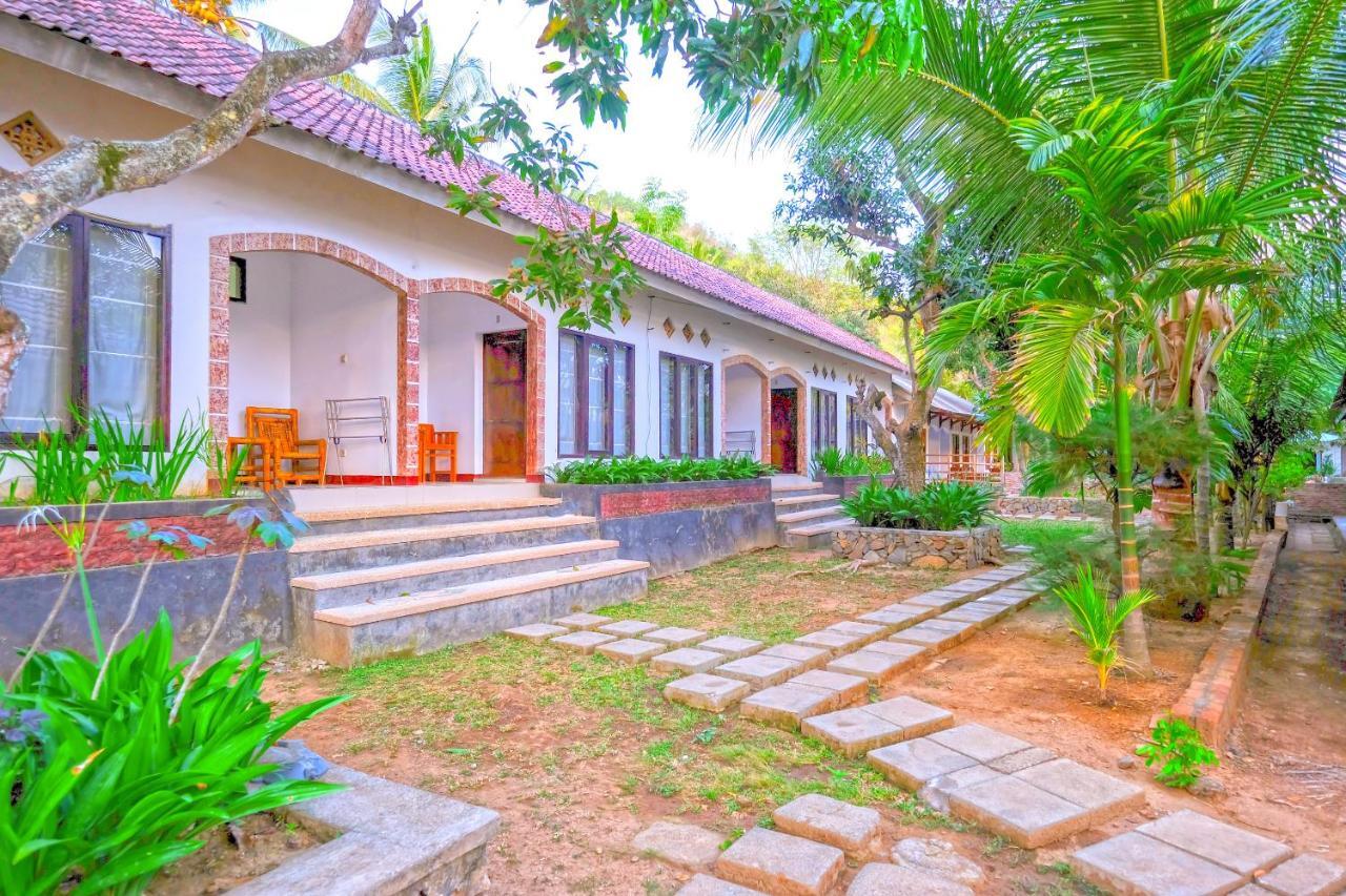 Kuta Circle Homestay Buitenkant foto