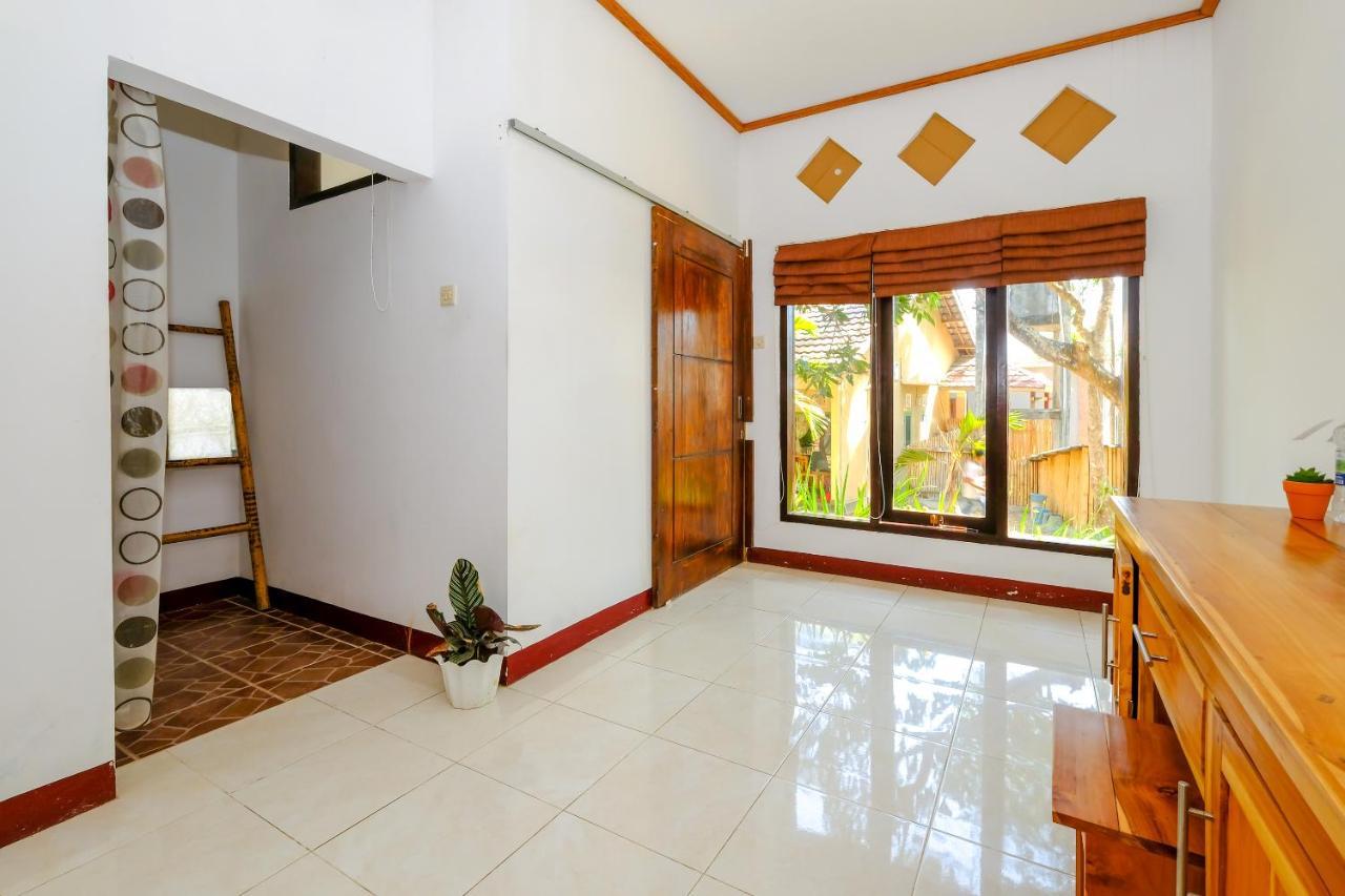 Kuta Circle Homestay Buitenkant foto